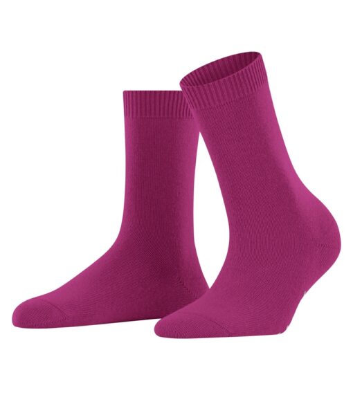 Falke Cosy Wool sokker i en varm og myk blanding med ull og kashmir. Disse sokkene er ikke for tykke eller tynne i en super kvalitet som varmer og holder seg fine lenge.