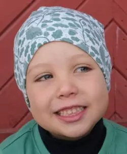 Varm og myk ullue lue med ugler fra ColorWool Merino. Luen er sydd dobbel og er derfor god og varm uten å bli for tykk. Laget av 95% merinoull og 5% polyamid. En super ullkvalitet som holder seg fint vask etter vask. Sertifisert med Standard 100 fra OEKO-TEX®.