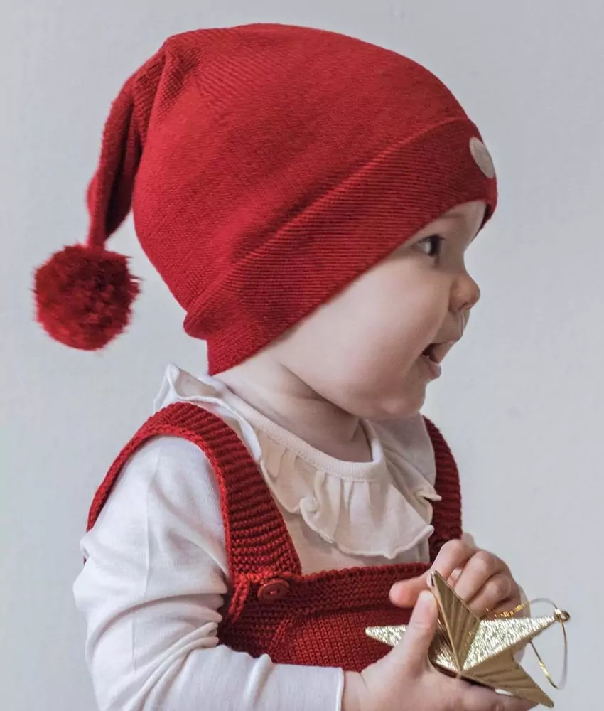 Kjempefin strikket nisselue fra Lillelam til store og små med dusk. Luen er strikket helt uten sømmer og i deilig myk og kløfri merinoull.  Str 1-2 år passer fra ca 8 mnd og opp til 2 år. Størrelse 3-4 år passer fint opp til 6 år. Luen er laget i 100% merinoull som kan maskinvaskes ved 40° C ullvask med vaskemiddel for ull. Vi anbefaler å vaske plagg med snorer eller dusker, i vaskepose.