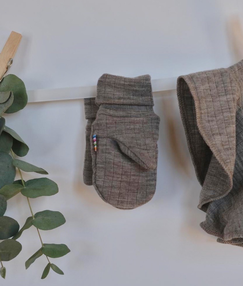 Joha basic ullvotter med tommel i dobbel ull sesame melange - Image 2