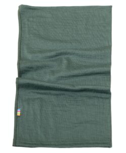 Varm og tøyelig ullhals fra Joha i 100% merinoull. Dette er en tettstrikket og stødig ullkvalitet fra Joha. Sertifisert med Standard 100 fra OEKO-TEX® og Woolmark Pure New Wool.