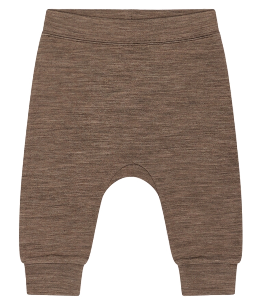 Varm og myk ullbukse med stødig strikk i livet fra Hust&Claire (95% merinoull, 5% polyamid). En stødig og slitesterk ullkvalitet som holder seg fint vask etter vask. Sertifisert med Standard 100 fra OEKO-TEX®.