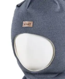 Alternative view of KIVAT foret balaclava ull med en dusk og logo Dueblå