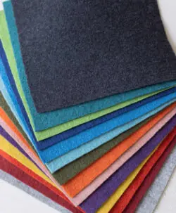 Alternative view of Disana reparasjonslapp 20x20 cm i 100% økologisk kokt merinoull Cassis