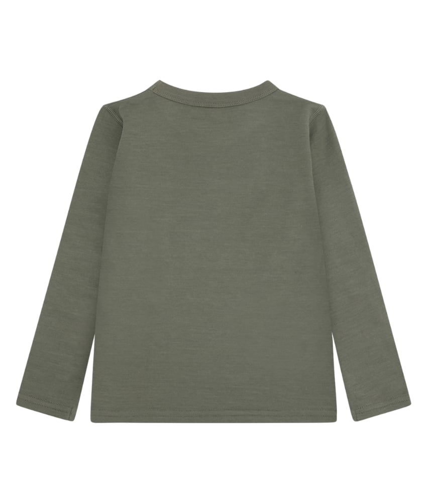 Varm og myk genser fra Hust&Claire laget av 50% merinoull, 45% bambusviskose og 5% polyamid. Det er myk bambusviskose innerst mot huden og ull på utsiden som luner godt. Dette er en ullkvalitet som er fin for sensitiv hud. Sertifisert med Standard 100 fra OEKO-TEX®.