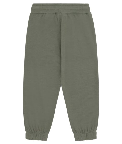 Myk joggebukse med lommer og knyting fra Hust&Claire i 50% merinoull, 45% bambusviskose og 5% polyamid. Det er myk bambusviskose innerst mot huden og ull på utsiden som luner godt. Dette er en ullkvalitet som er fin for sensitiv hud. Sertifisert med Standard 100 fra OEKO-TEX®.