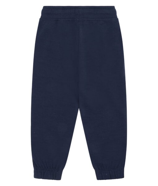Myk joggebukse med lommer og knyting fra Hust&Claire i 50% merinoull, 45% bambusviskose og 5% polyamid. Det er myk bambusviskose innerst mot huden og ull på utsiden som luner godt. Dette er en ullkvalitet som er fin for sensitiv hud. Sertifisert med Standard 100 fra OEKO-TEX®.