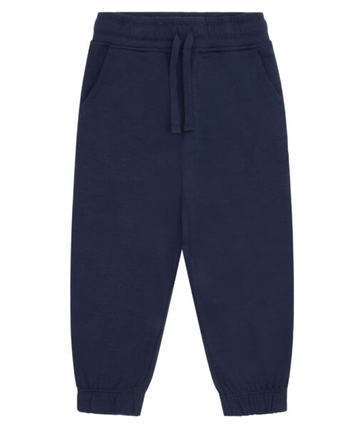 Myk joggebukse med lommer og knyting fra Hust&Claire i 50% merinoull, 45% bambusviskose og 5% polyamid. Det er myk bambusviskose innerst mot huden og ull på utsiden som luner godt. Dette er en ullkvalitet som er fin for sensitiv hud. Sertifisert med Standard 100 fra OEKO-TEX®.