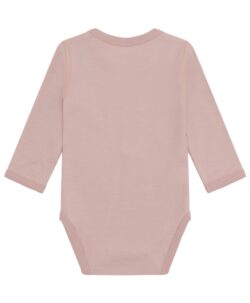 Varm og myk body fra Hust&Claire laget av 50% merinoull, 45% bambusviskose og 5% polyamid. Det er myk bambusviskose innerst mot huden og ull på utsiden som luner godt. Dette er en ullkvalitet som er fin for sensitiv hud. Sertifisert med Standard 100 fra OEKO-TEX®.