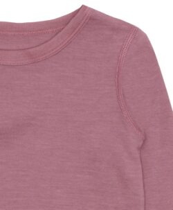 Varm og myk genser fra Hust&Claire laget av 95% merinoulll og 5% polyamid. Dette er en myk, stødig og slitesterk ullkvalitet som holder seg fint vask etter vask. Sertifisert med Standard 100 fra OEKO-TEX®.