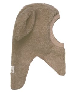 Supersøt og varm balaclava med søte ører i 100% merinoull teddy fra danske Huttelihut. Luen er foret med myk bomull som gjør den ekstra varm og vindtett på kalde dager. Ribbekanten rundt ansiktet er i bomull som gjør at den ikke klør. Vaskes fint på 30 grader ullprogram med vaskemiddel for ull/silke. Tørkes flatt.