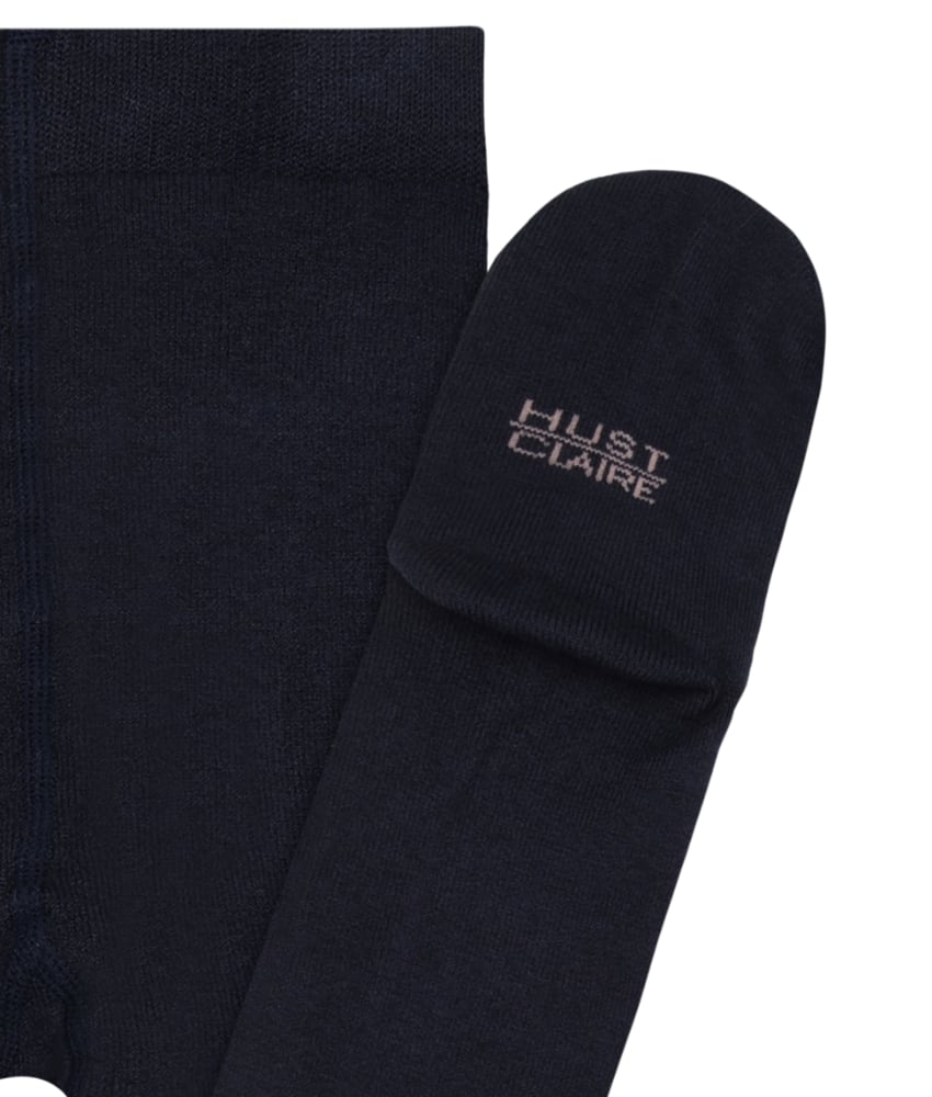 Myk og god strømpebukse fra Hust&Claire i ull/bambusviskose. God og stødig strikk i livet. Det er myk bambusviskose innerst mot huden og ull på utsiden som luner godt. Dette er en ullkvalitet som er fin for sensitiv hud. Laget av 50% ull, 30% bambusviskose, 17% polyamid og 3% elastan. Sertifisert med OEKO-TEX® Standard 100.