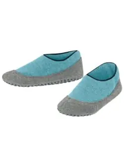 Bestselger Cosyshoe Kids Slippers fra Falke. Komfortabel og praktisk ull slippers fra Falke med antiskli under. Den er god og varm da den er laget av 90% ren ny ull og 10% polyamid med myk ullplysj på innsiden. Disse er enkle for barnet å ta av og på selv. Varme som tøfler men også så myke at man fint kan krype opp i sofaen med de på. Kan vaskes på ullprogram i vaskemaskinen 30 grader med vaskemiddel for ull/silke.