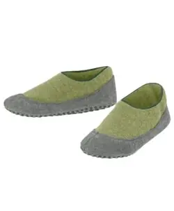 Bestselger Cosyshoe Kids Slippers fra Falke. Komfortabel og praktisk ull slippers fra Falke med antiskli under. Den er god og varm da den er laget av 90% ren ny ull og 10% polyamid med myk ullplysj på innsiden. Disse er enkle for barnet å ta av og på selv. Varme som tøfler men også så myke at man fint kan krype opp i sofaen med de på. Kan vaskes på ullprogram i vaskemaskinen 30 grader med vaskemiddel for ull/silke.