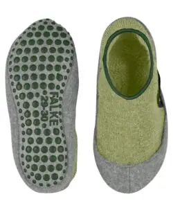 Bestselger Cosyshoe Kids Slippers fra Falke. Komfortabel og praktisk ull slippers fra Falke med antiskli under. Den er god og varm da den er laget av 90% ren ny ull og 10% polyamid med myk ullplysj på innsiden. Disse er enkle for barnet å ta av og på selv. Varme som tøfler men også så myke at man fint kan krype opp i sofaen med de på. Kan vaskes på ullprogram i vaskemaskinen 30 grader med vaskemiddel for ull/silke.