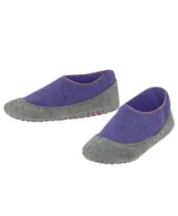Bestselger Cosyshoe Kids Slippers fra Falke. Komfortabel og praktisk ull slippers fra Falke med antiskli under. Den er god og varm da den er laget av 90% ren ny ull og 10% polyamid med myk ullplysj på innsiden. Disse er enkle for barnet å ta av og på selv. Varme som tøfler men også så myke at man fint kan krype opp i sofaen med de på. Kan vaskes på ullprogram i vaskemaskinen 30 grader med vaskemiddel for ull/silke.