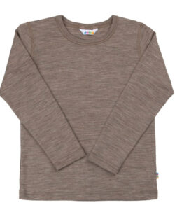 Genser fra Joha i en myk ull/silke kvalitet laget av 85% merinoull og 15% silke. Kan maskinvaskes på ullprogram 40°C. Produsert i Europa. Sertifisert med OEKO-TEX® Standard 100 & Woolmark Wool Rich Blend.