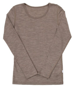 Genser fra Joha i en myk ull/silke kvalitet laget av 85% merinoull og 15% silke. Kan maskinvaskes på ullprogram 40°C. Produsert i Europa. Sertifisert med OEKO-TEX® Standard 100 & Woolmark Wool Rich Blend.