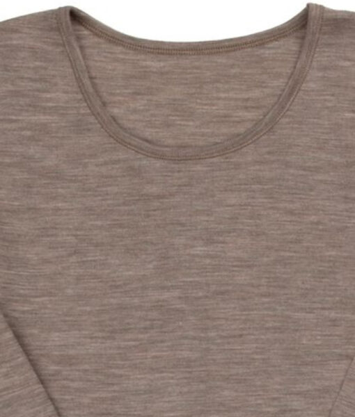 Genser fra Joha i en myk ull/silke kvalitet laget av 85% merinoull og 15% silke. Kan maskinvaskes på ullprogram 40°C. Produsert i Europa. Sertifisert med OEKO-TEX® Standard 100 & Woolmark Wool Rich Blend.