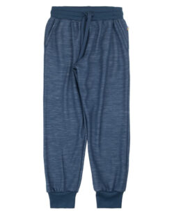 Joggebukse fra Joha i myk ull/bambusviskose. Buksen har lommer og god strikk i lovet med knyting som kan strammes. Det er myk bambusviskose innerst mot huden og ull på utsiden som luner godt. Dette er en ullkvalitet som er fin for sensitiv hud. Laget av 52% merinoull, 44% økologisk bambusviskose og 4% polyamid. Kan maskinvaskes på ullprogram 40°C. Produsert i Europa. Sertifiseringer: OEKO-TEX® Standard 100 & Woolmark Wool Rich Blend.