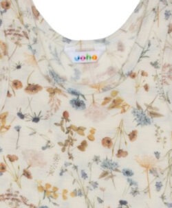 Singlet fra Joha i en myk og luftig ullkvalitet laget av 100% merinoull. Kan maskinvaskes på ullprogram 40°C. Produsert i Europa. Sertifisert med OEKO-TEX® Standard 100 og Woolmark Pure New Wool.