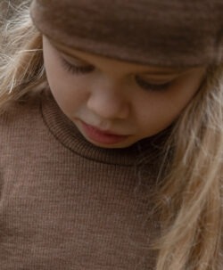 Joha ribb ullgenser med hals Warm Brown