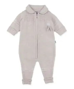 Lillelam classic sparkedress i 100% merinoull av fineste kvalitet. Denne dressen er en av bestselgerne til Lillelam og det skjønner vi godt. Dressen er passe tykk så den passer fint som trille- eller kjøredress. Den praktiske glidelåsen gjør at den lett taes av og på. Ermer og ben kan brettes ned når barnet vokser. Sertifisert med Standard 100 fra OEKO-TEX® og Woolmark Pure New Wool. Kan maskinvaskes på 40° C ullvask.