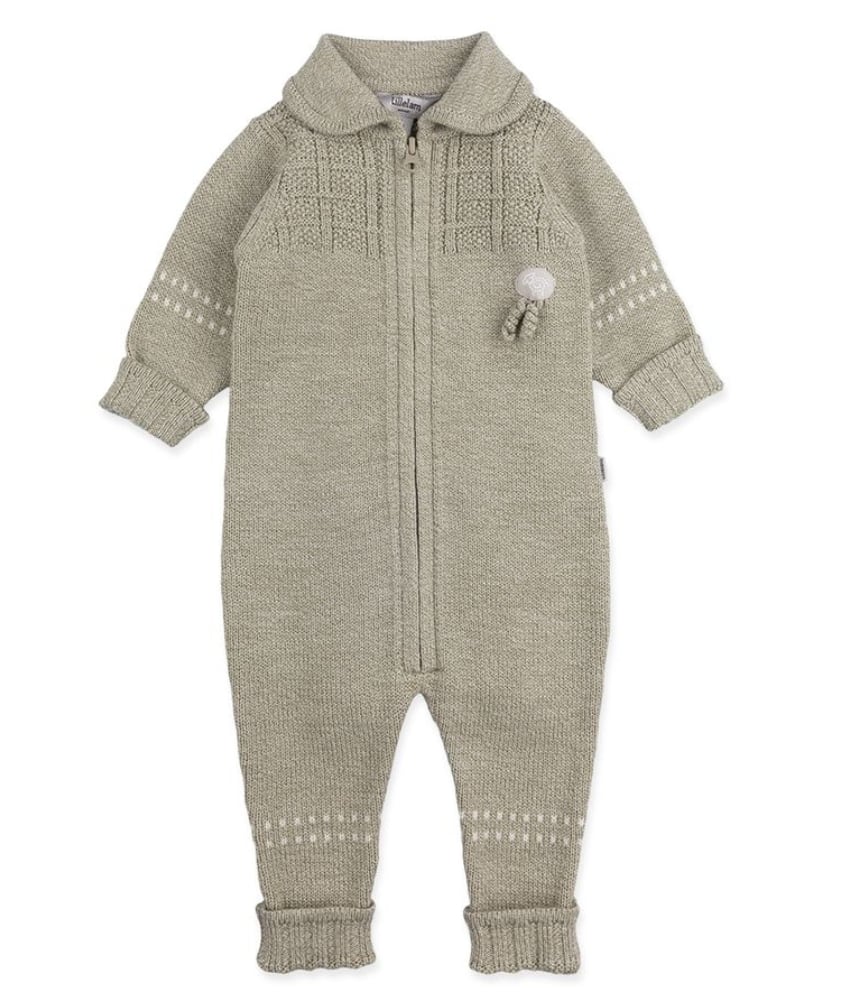 Lillelam classic sparkedress i 100% merinoull av fineste kvalitet. Denne dressen er en av bestselgerne til Lillelam og det skjønner vi godt. Dressen er passe tykk så den passer fint som trille- eller kjøredress. Den praktiske glidelåsen gjør at den lett taes av og på. Ermer og ben kan brettes ned når barnet vokser. Sertifisert med Standard 100 fra OEKO-TEX® og Woolmark Pure New Wool. Kan maskinvaskes på 40° C ullvask.