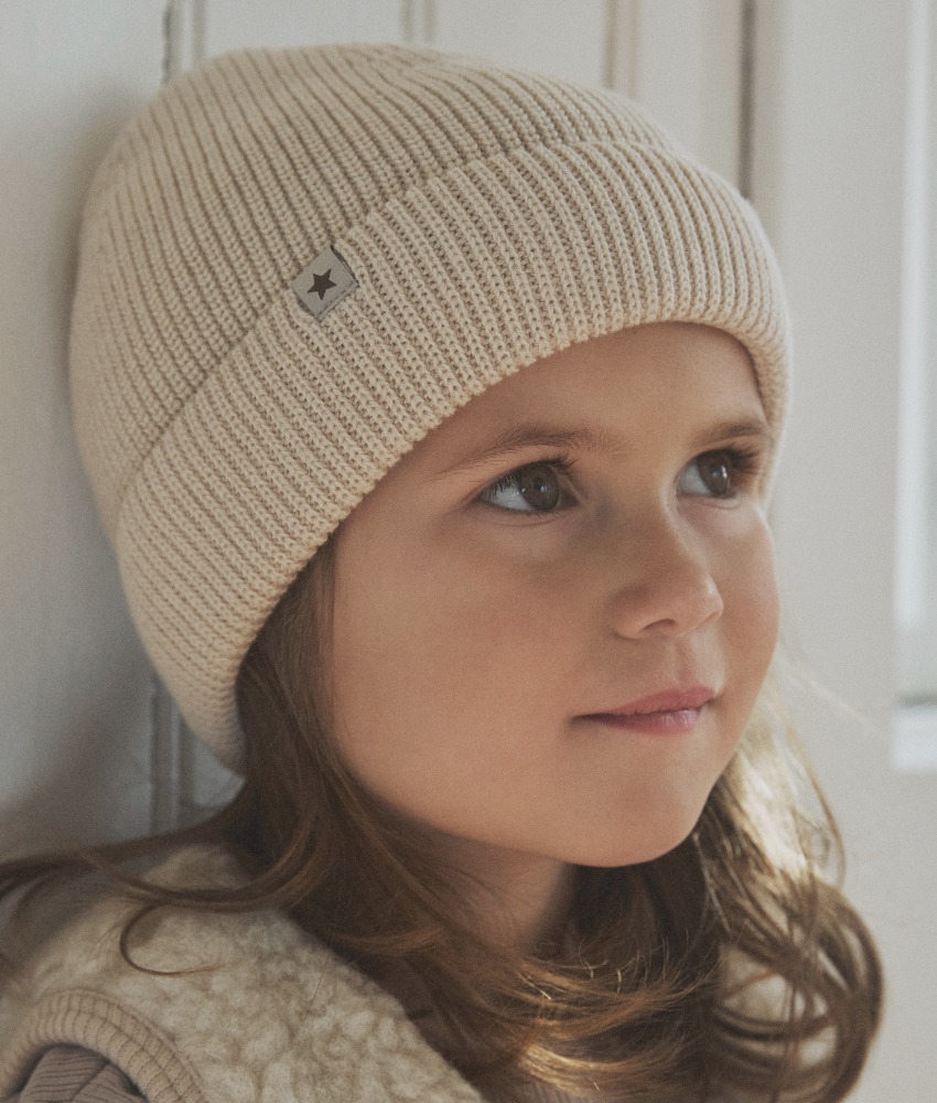 HUTTEliHUT ribbestrikket lue i ull/bomull Sand Melange