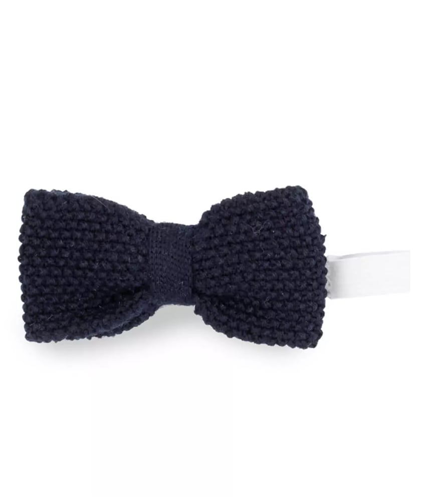 Søt sløyfe fra Lillelam i 100% merinoull. Gi antrekket det lille ekstra med denne søte sløyfen. Kan maskinvaskes på 40° C ullvask med vaskemiddel for ull og lignende farger.