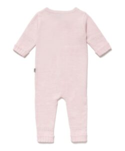 Lillelam classic tynn sparkedress i 100% merinoull er en helårs favoritt. Praktisk glidelås og brettekanter på ermer og ben, så man har litt å vokse i. Sertifisert med Standard 100 fra OEKO-TEX® og Woolmark Pure New Wool. Kan maskinvaskes på 40° C ullvask.