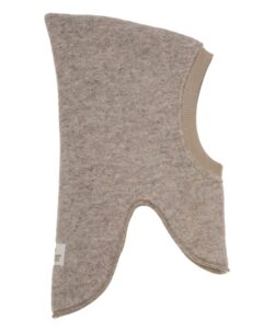 Varm balclava fra HUTTEliHUT laget av 80% ull og 20% polyamid. Foret er laget av myk bomullsvelour som gjør den ekstra varm og vindtett på kalde dager. Ribbekanten rundt ansiktet er i bomull som gjør at den ikke klør. Vaskes fint på 30 grader ullprogram med vaskemiddel for ull/silke. Tørkes flatt.