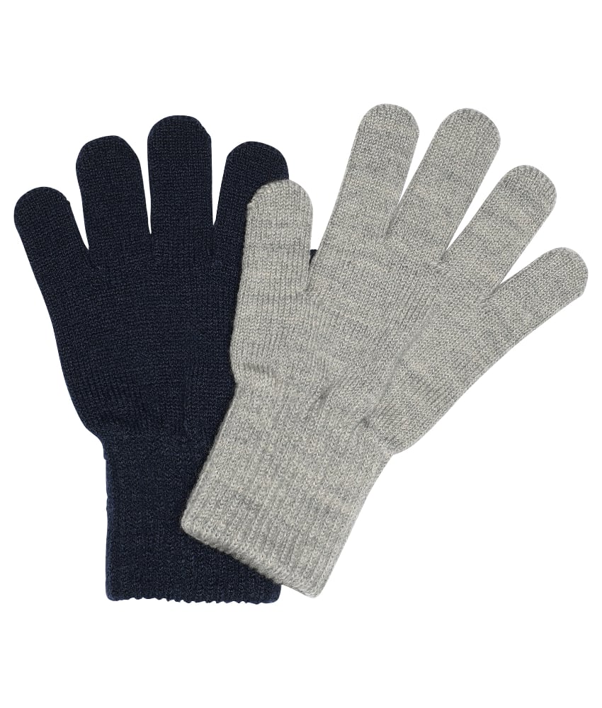 Myke og varme vanter fra Melton med en elastisk ribbekant som gjør at vantene sitter godt på hendene. Laget av en myk og god blanding i 45% akryl, 40% ull, 10% polyester og 5% elastan.