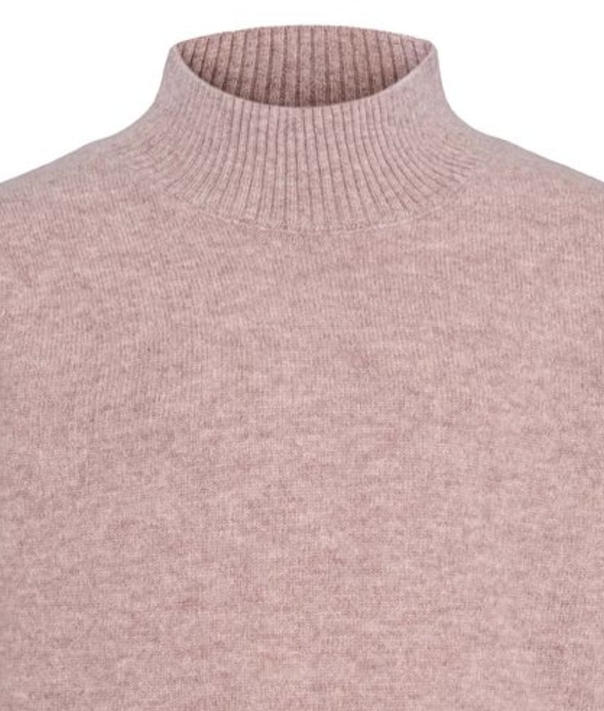 Klassisk ullgenser med puffermer fra Vilje & Ve. Laget av 100% ren ull for maksimal varme og komfort. Denne genseren kombinerer klassisk stil med moderne detaljer. Perfekt til både hverdags og fest. Enkelt vedlikehold med maskinvask på ullprogram.