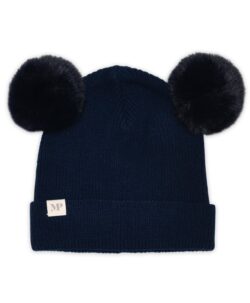 Varm og myk beanie lue fra mp Denmark med to søte dusker. Duskene er fake fur. Luen er laget i en myk blanding av 70% lammeull og 30% nylon som gir den god stretch og passform, foringen på innsiden av luen er laget av bomull. Sertifiseringer: OEKO-TEX® Standard 100.