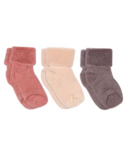 3-pack med de populære ullfrotté sokkene fra mp Denmark. Perfekt til nye verdensborgere. Disse sitter virkelig godt på en liten fot og de er laget av en tykkere ullfrotté kvalitet som varmer godt. Laget av 80% merinoull, 17% polyamid og 3% elastan. Vaskes på ullprogram i vaskemaskinen med vaskemiddel for ull/silke. Sertifisert med Standard 100 fra OEKO-TEX®.
