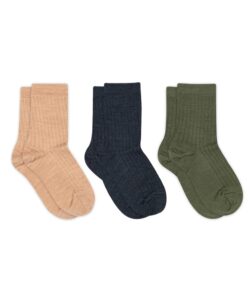 3-pack med ribbestrikkede sokker i ull fra mp Denmark. Disse sokkene er en helårs-favoritt. Tynne nok til å å få plass i alle slags sko, men varmer fortsatt godt da det er mye ull i sokkene. Sokkene har super passform og strikkes med en fasthet som øker slitestyrken på hæl og tå. Laget av 80% merinoull 17% polyamid og 3% elastan. Vaskes på ullprogram i vaskemaskinen med vaskemiddel for ull/silke. Sertifisert med Standard 100 fra OEKO-TEX®.
