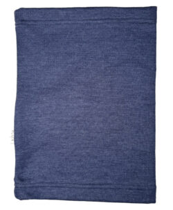 Tube hals fra finske Kivat i en myk ull/silke blanding som ikke klør. Laget av 67% merinoull, 30% silke og 3% lycra. Kan vaskes i maskin på 30 grader ullprogram (vaskemiddel for ull/silke).