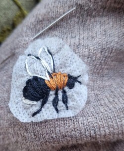 My Visible Mend Broderisett Humler