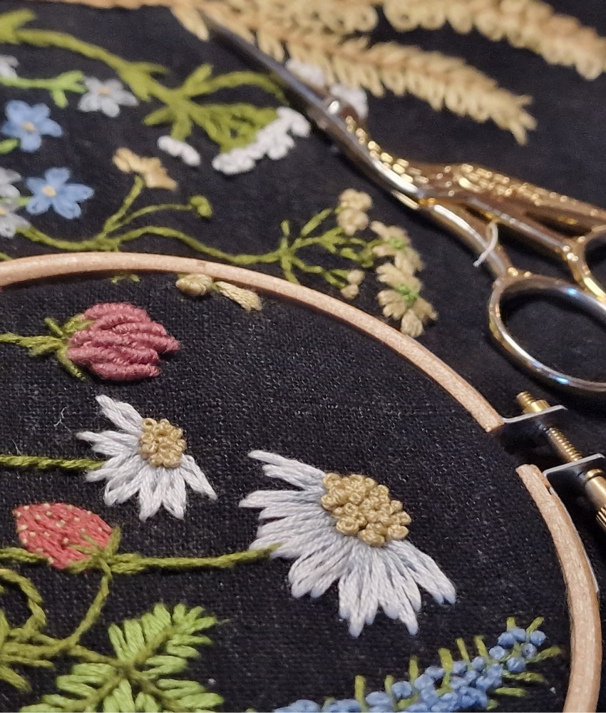 My Visible Mend Broderikurs prosjektbag markblomst sort - Image 5