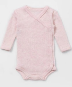 Alternative view of Lillelam omslagsbody mini pointelle July i ull himmelrosa