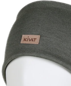 KIVAT pannebånd i ull/silke med vindstopper logo Mosegrønn nærbilde